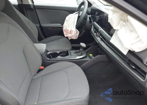 2025 Kia K4 Lxs z USA, uszkodzony, nr VIN 3KPFT4DE8SE046331